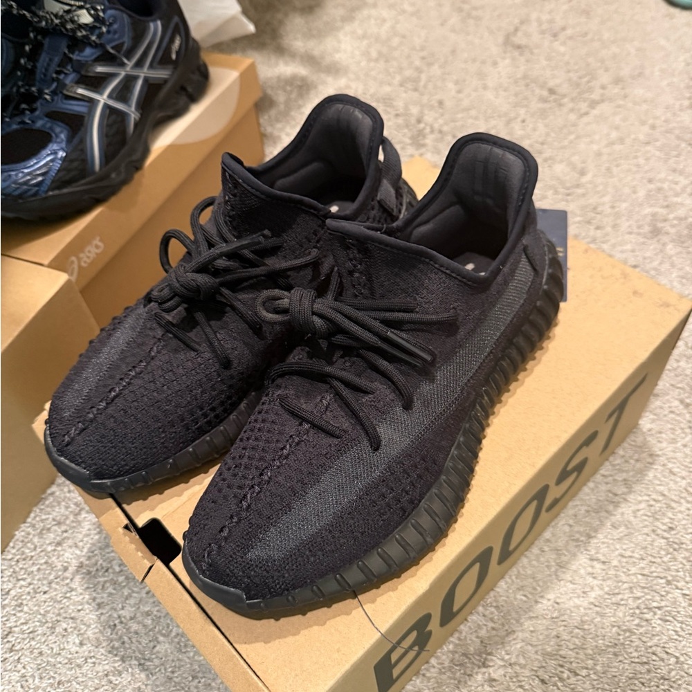 Adidas Yeezy Triple Black Boost 350 V2